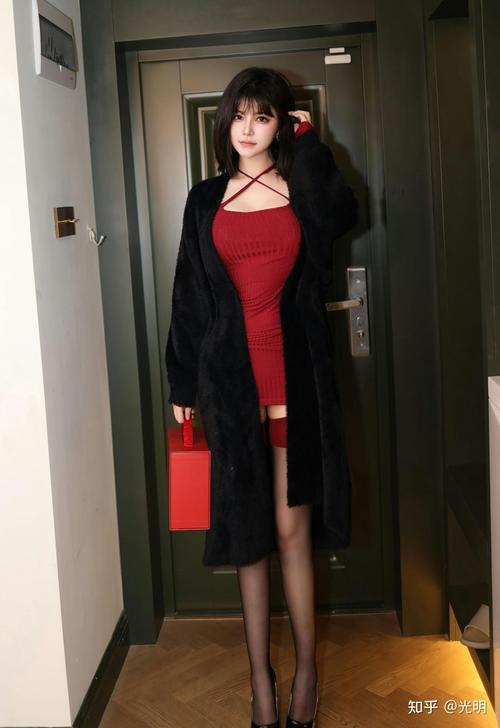 一边亲一边揉胸的相关介绍