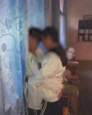 美女老师被同学操的相关介绍
