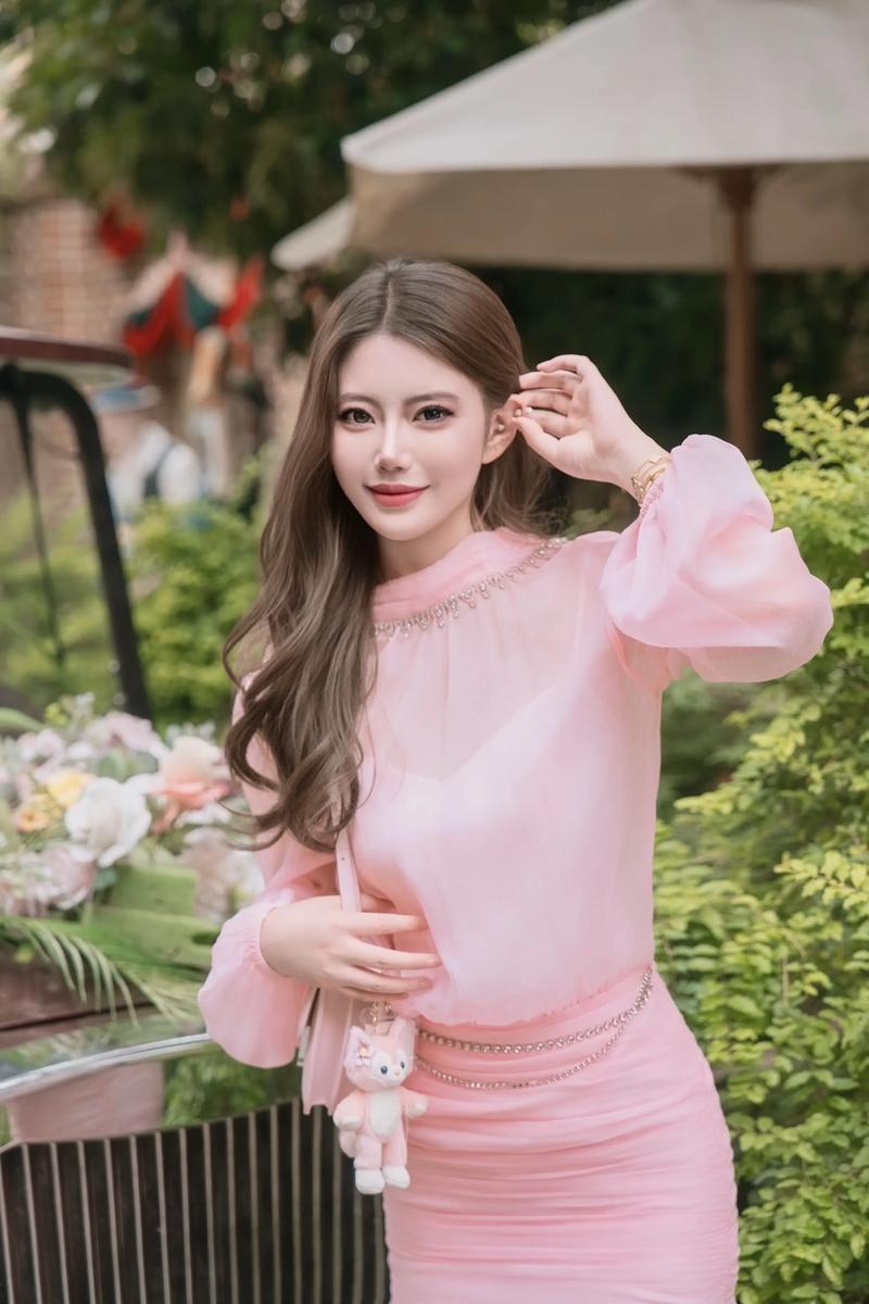 我操哭美女老师的相关介绍