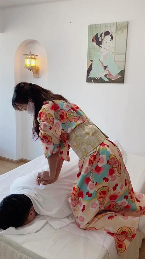 按摩院激情电影的相关介绍