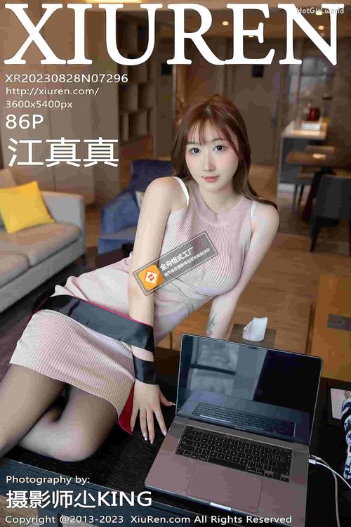 美女呻吟摸的相关介绍