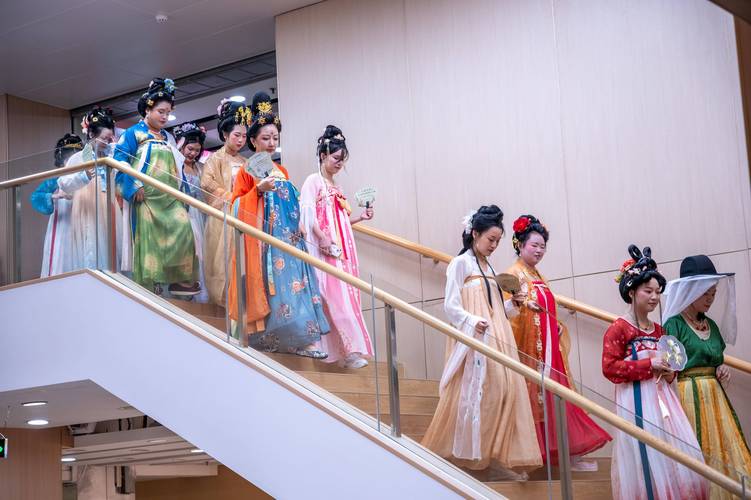 日本2少妇精油按摩的相关介绍