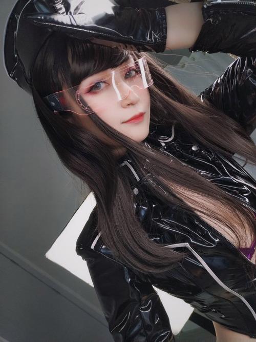 儿子操美女的相关介绍