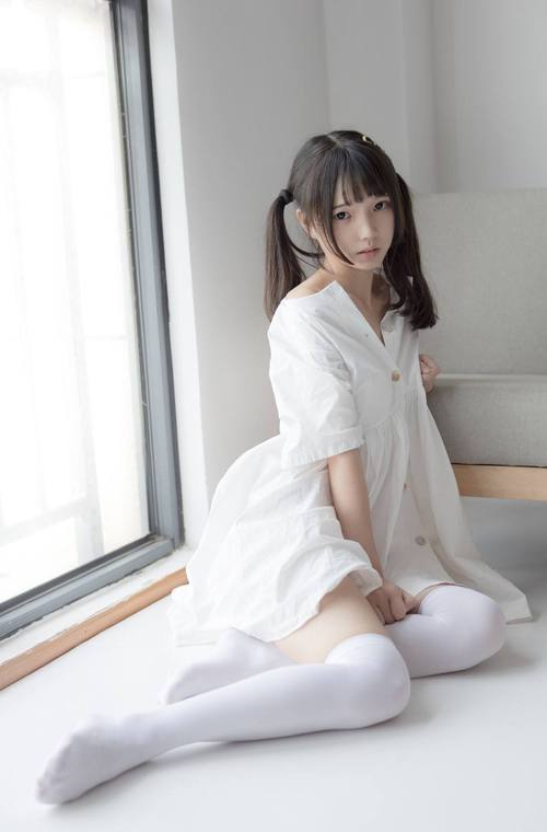 美女同桌让我操的相关介绍