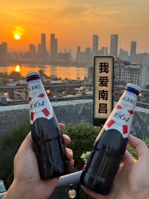 酒店约战丰满人妻3p视频的相关介绍