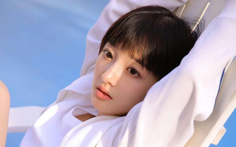 美女老师操我逼的相关介绍