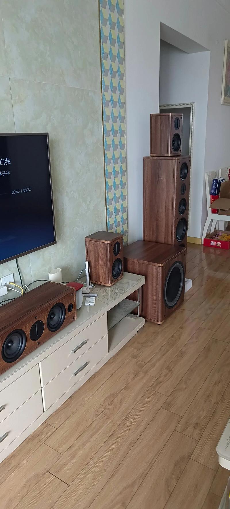 偷偷撸影院的相关介绍