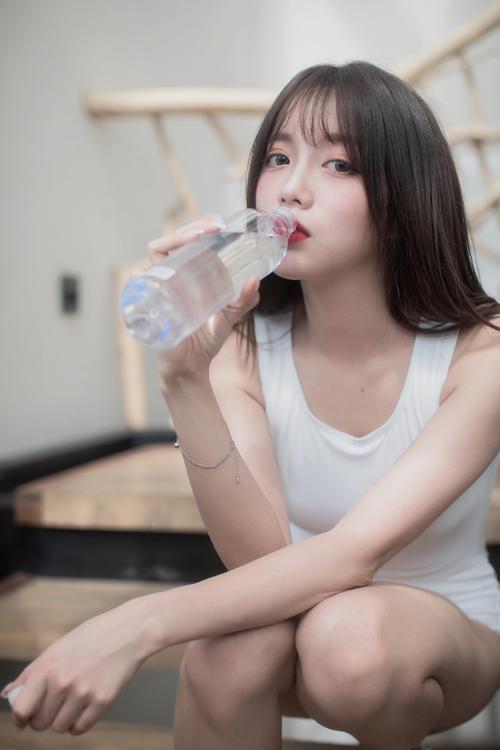 白丝美女猛操的相关介绍