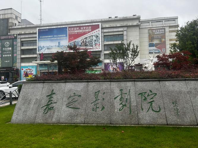 女生下体流黄色的分泌物的相关介绍