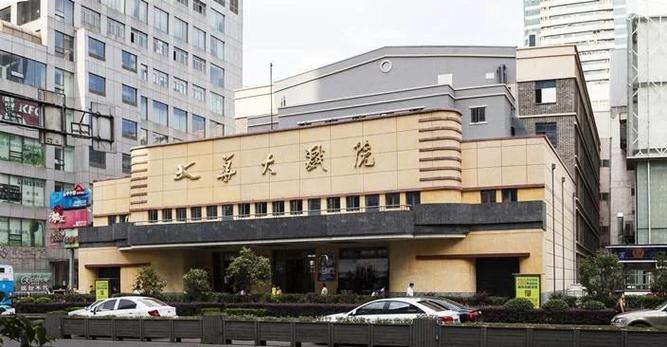 丰满人妻啪啪的相关介绍