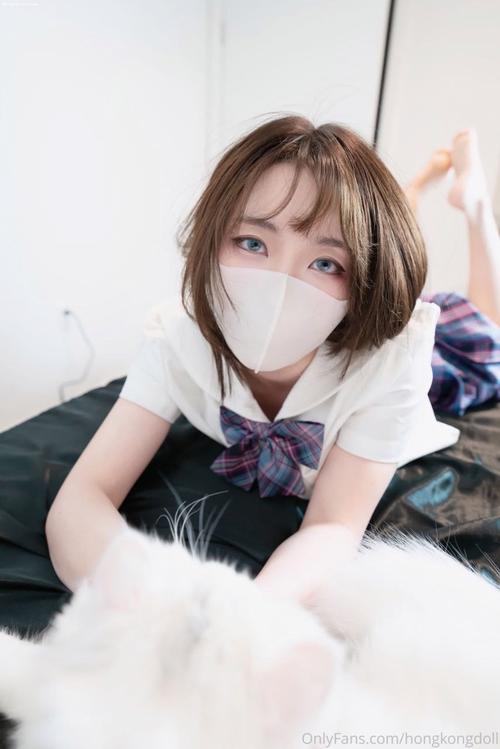 爆操美女老师的相关介绍