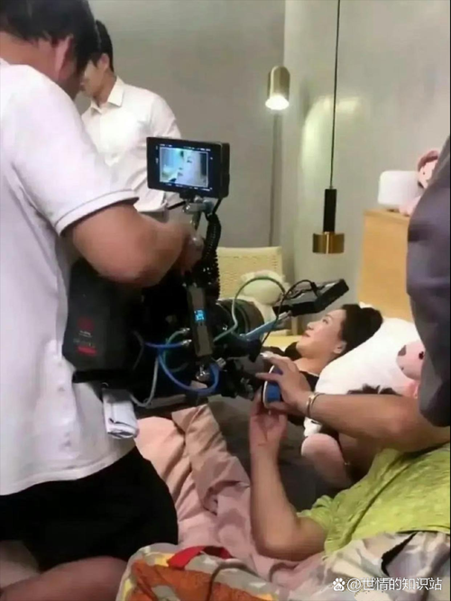 操哭美女大学生的相关介绍