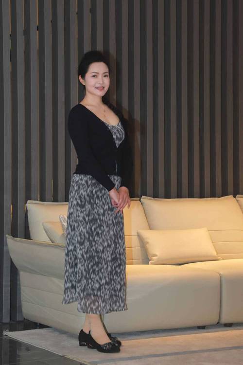 日本四个少妇精油按摩的相关介绍