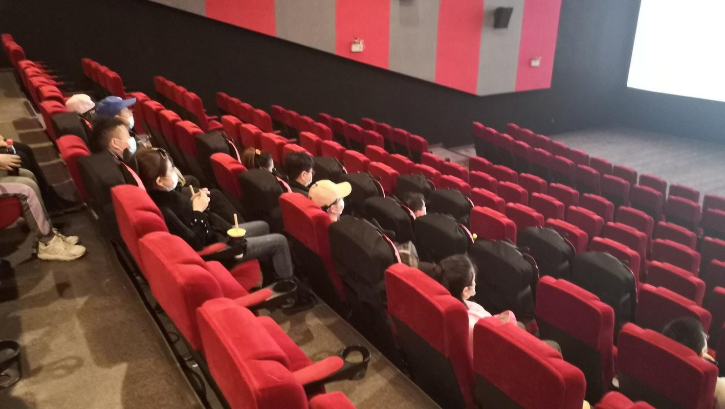 爆操骚老师的相关介绍